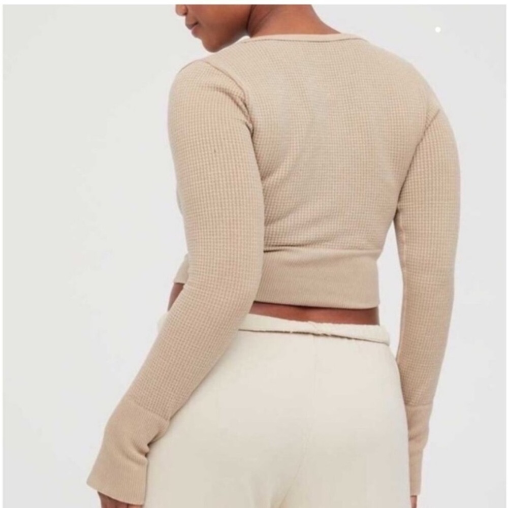 Aerie Women's Offline Thermal Long Sleeve w Thumb Holes - Picture 3 of 9